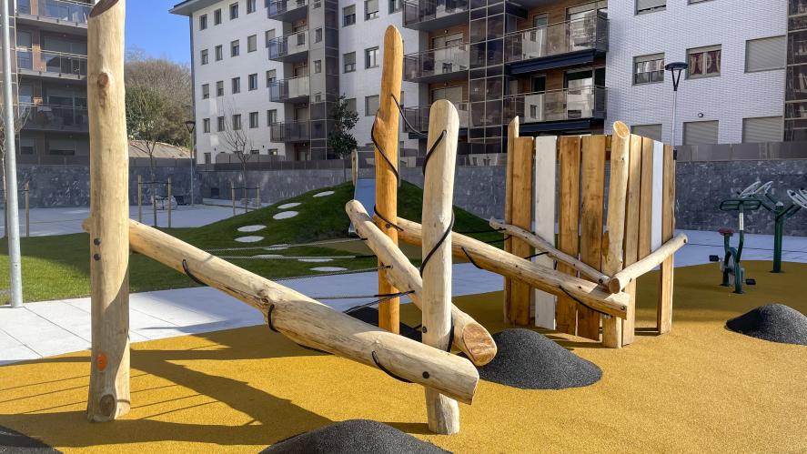 urnieta kanpo espazioa jolas eremua paisajismo kimubat parque infantil juegos urbanizacion
